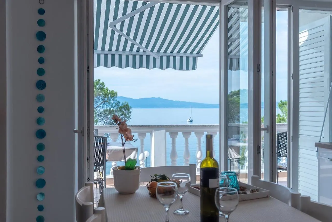 Apartment Bor - On The Beach Malinska