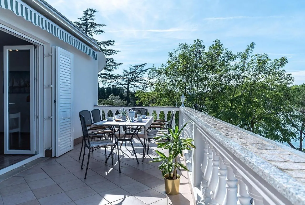 Apartment Bor - On The Beach Malinska