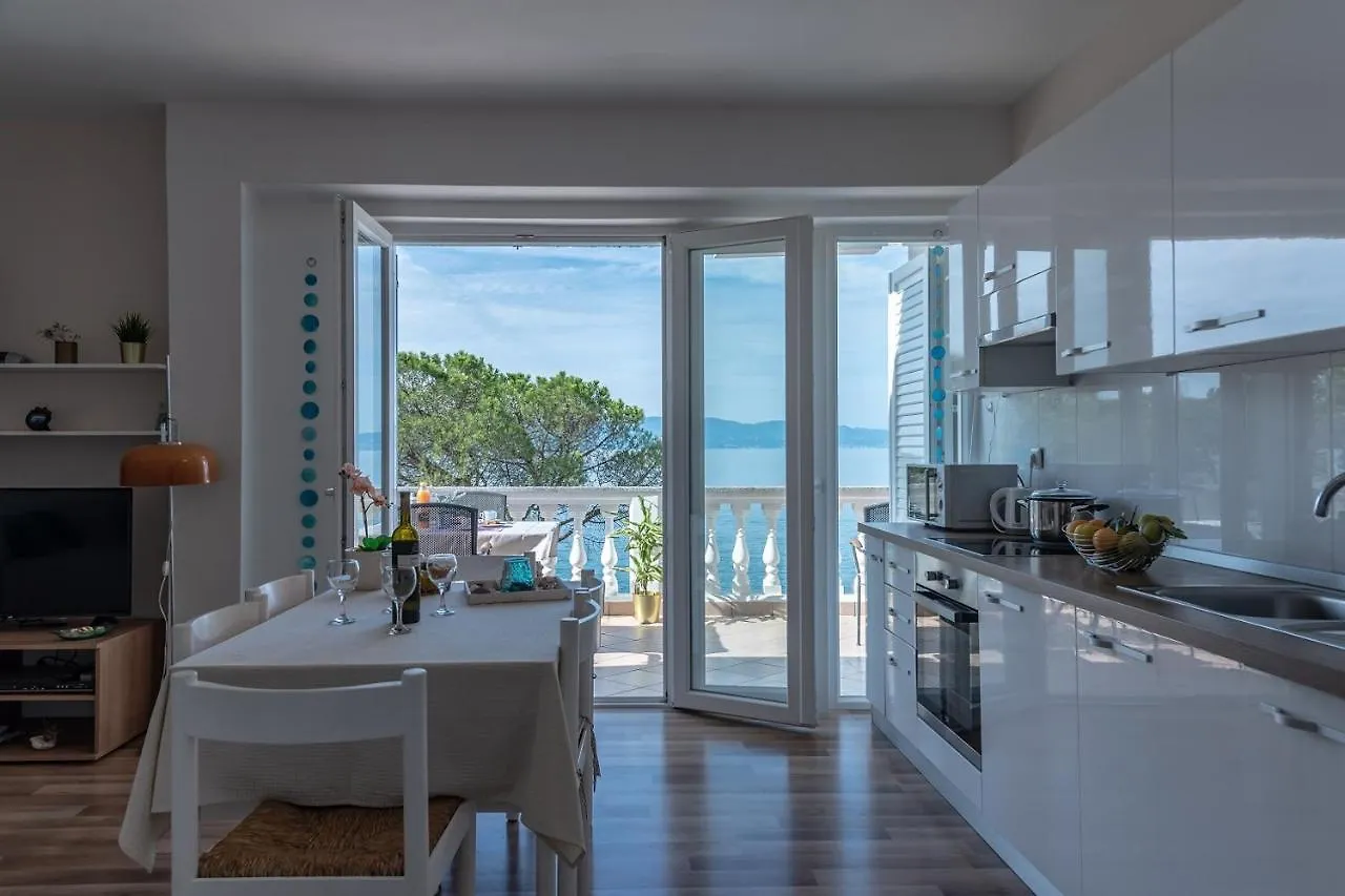 Apartment Bor - On The Beach Malinska