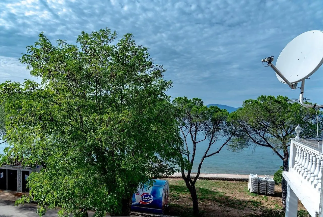 Apartment Bor - On The Beach Malinska Croatia