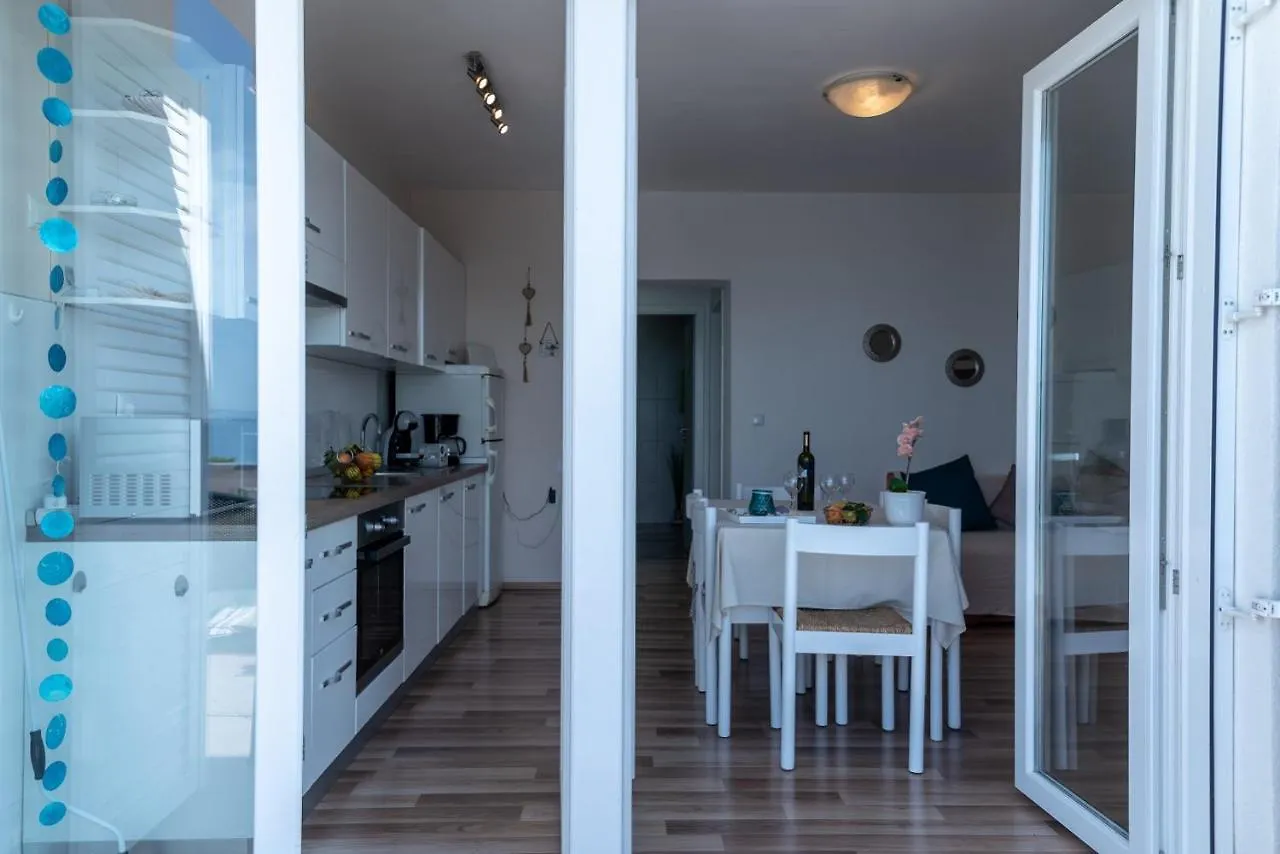 Apartment Bor - On The Beach Malinska Croatia