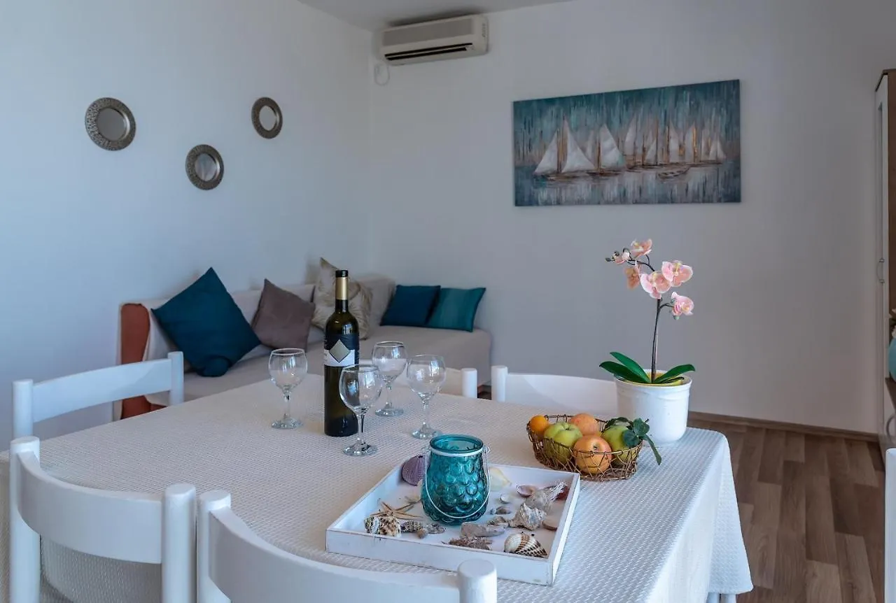 Apartment Bor - On The Beach Malinska 0*,