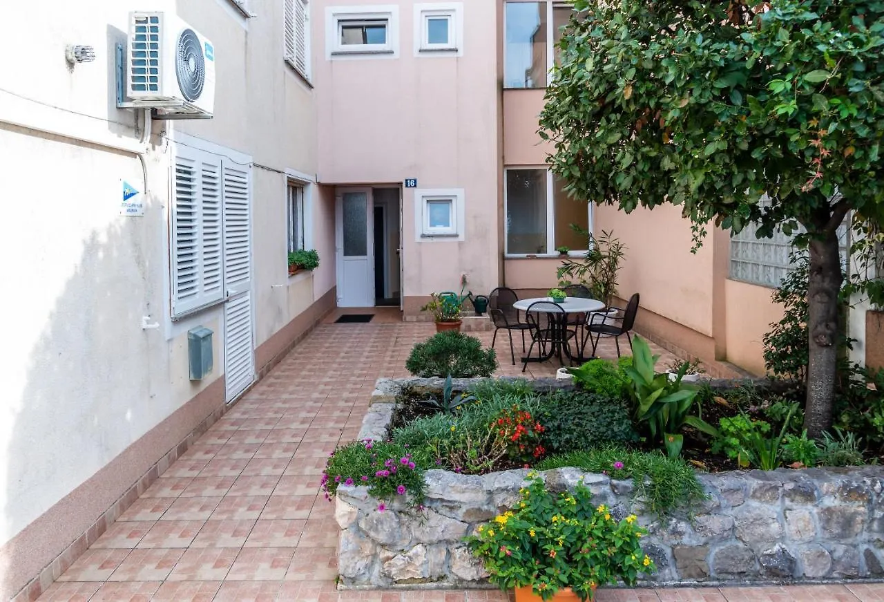 Apartment Bor - On The Beach Malinska