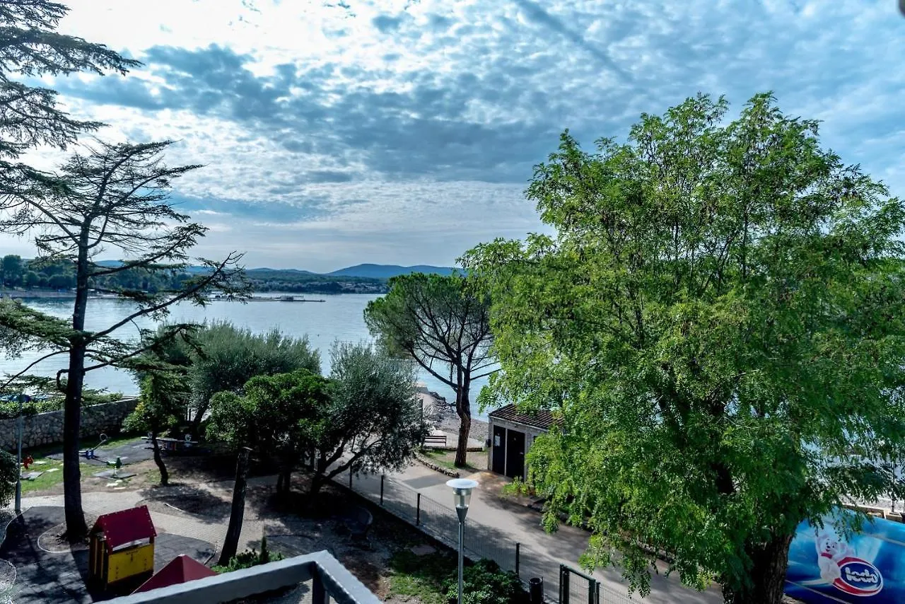 Apartment Bor - On The Beach Malinska
