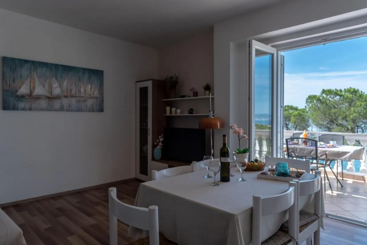 Apartment Bor - On The Beach Malinska